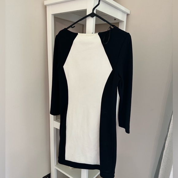 Large white/black BEBE dress - Picture 2 of 7
